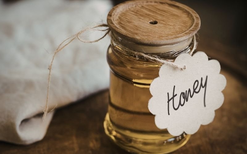 CUSTOM GIFT BASKETS & FAVORS